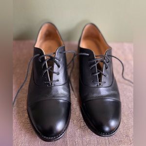 Sleek Black Oxford for High tea or Aperol spritz? You choose!